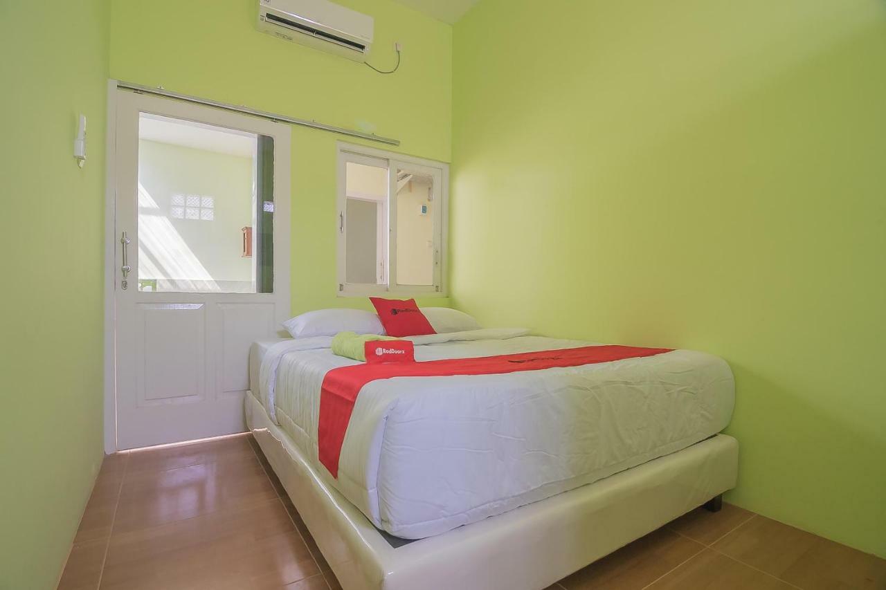Reddoorz Syariah Near Museum Wisma Karya 수방 외부 사진