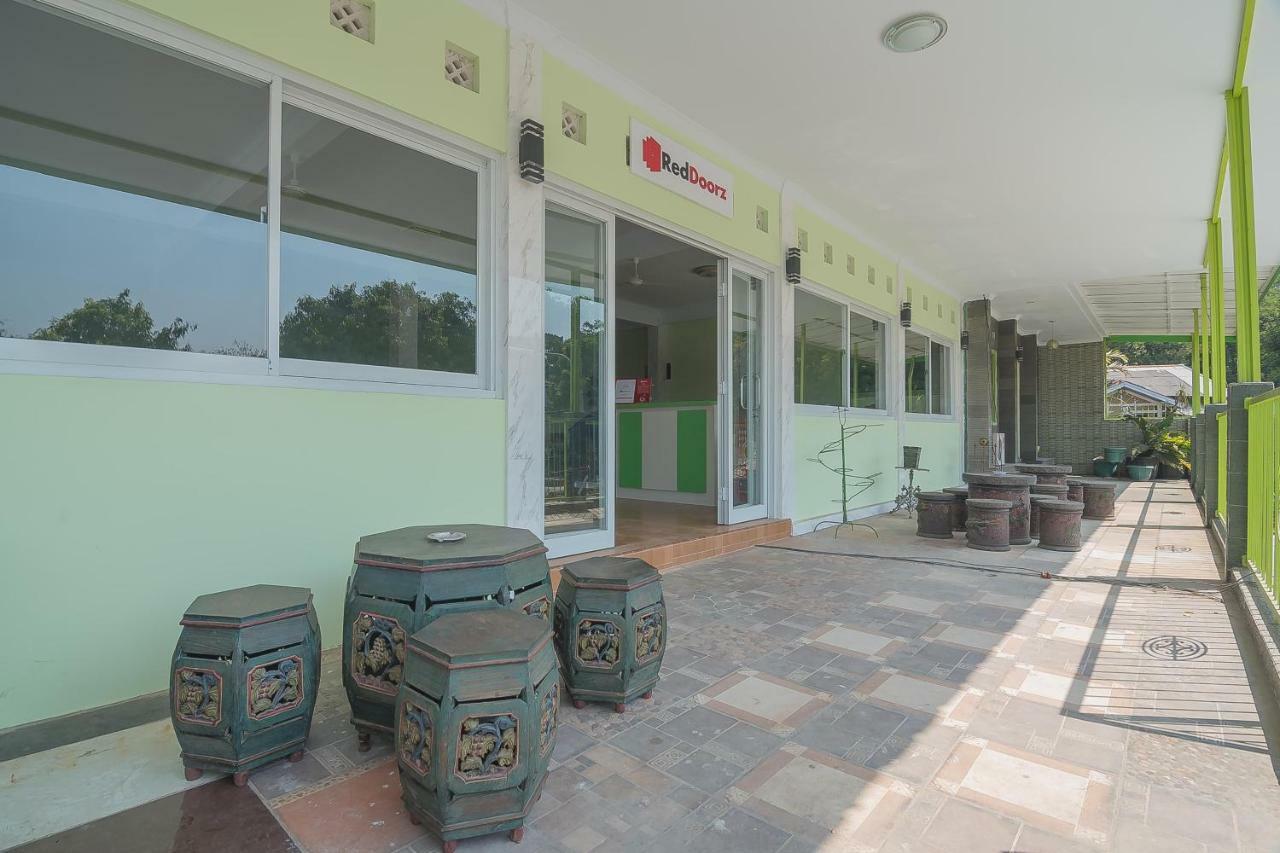 Reddoorz Syariah Near Museum Wisma Karya 수방 외부 사진