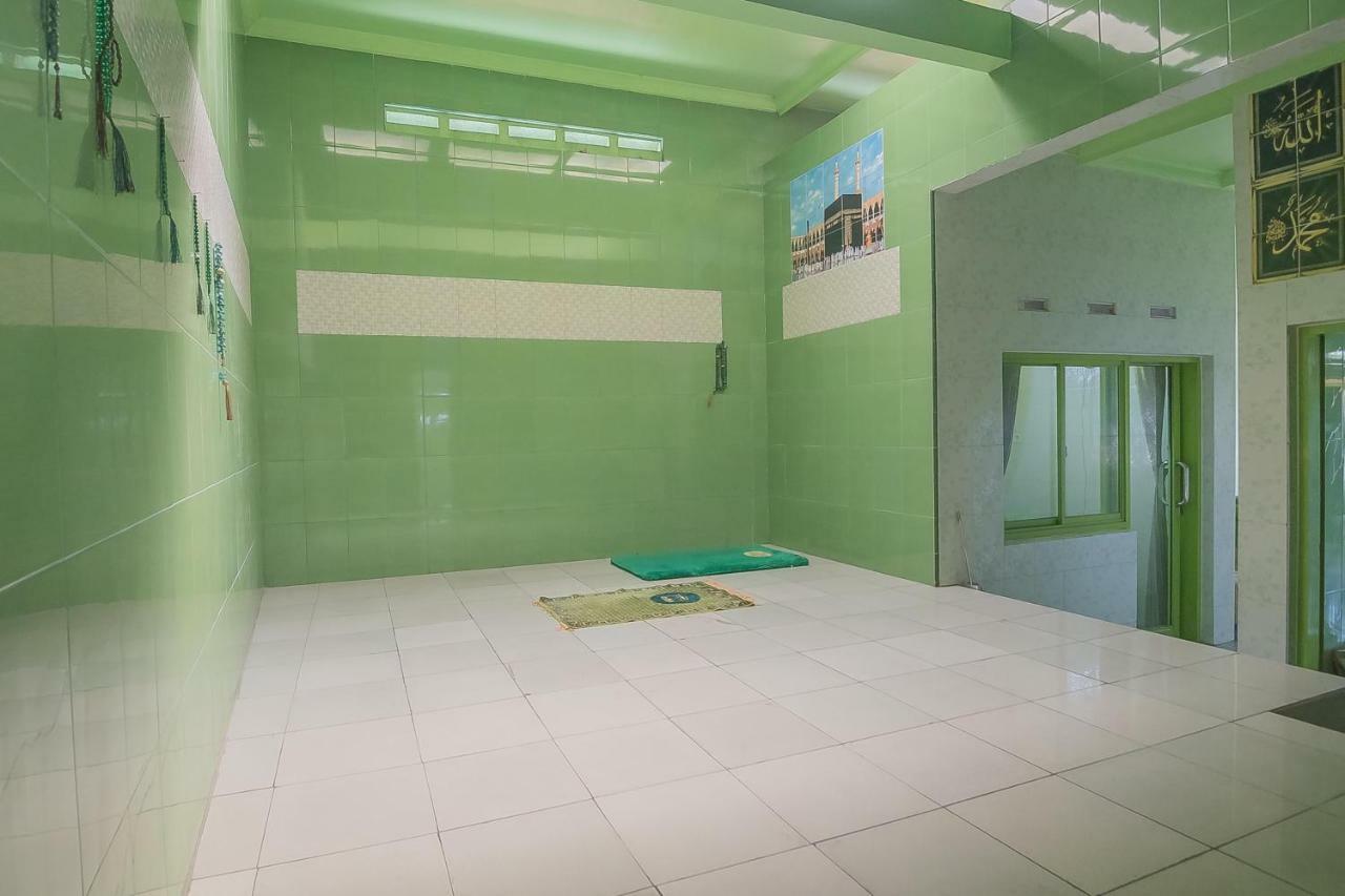Reddoorz Syariah Near Museum Wisma Karya 수방 외부 사진
