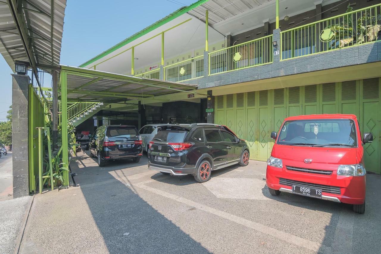 Reddoorz Syariah Near Museum Wisma Karya 수방 외부 사진