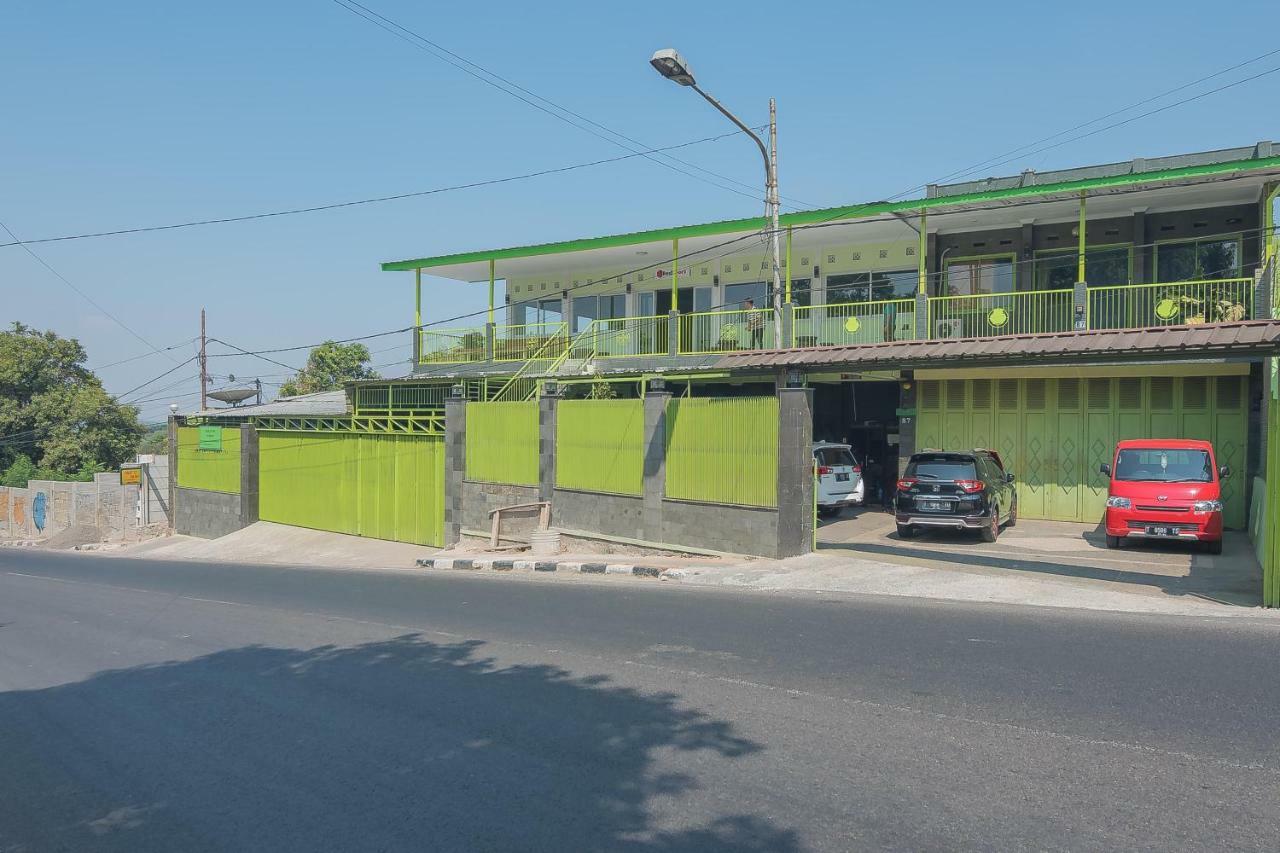 Reddoorz Syariah Near Museum Wisma Karya 수방 외부 사진