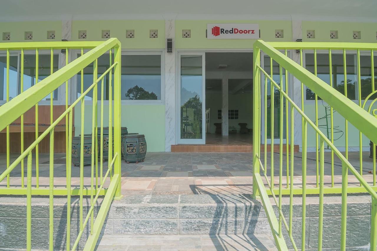 Reddoorz Syariah Near Museum Wisma Karya 수방 외부 사진